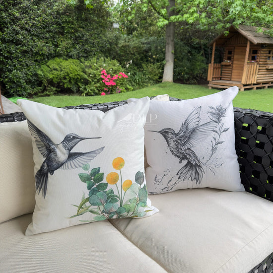 Funda de Cojin Estampada Colibri Blanco y Negro Ramas de Colores